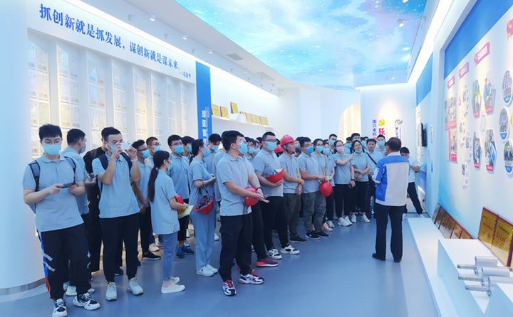 景書記介紹山東金格瑞公司發展.jpg
