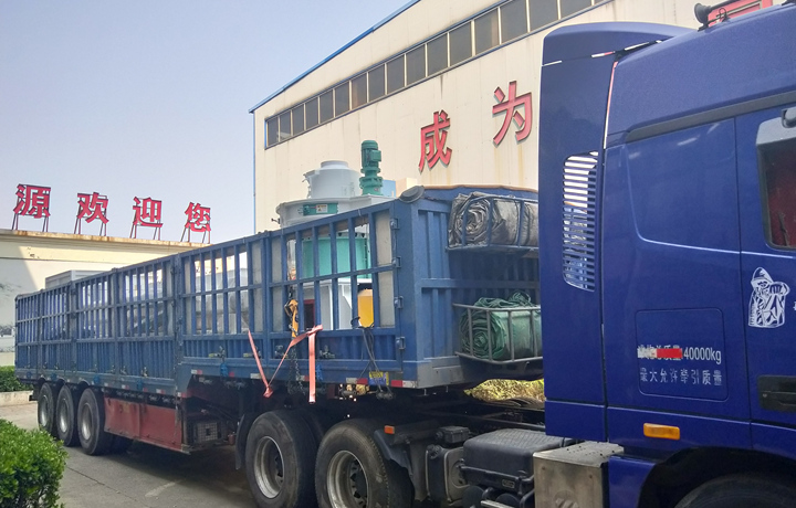 鋸末顆粒機已裝車,準備發往山東濟寧.jpg 鋸末顆粒機已裝車,準備發往山東濟寧.jpg