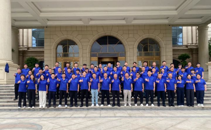 本次五一銷(xiāo)售分享會(huì)不僅是一次銷(xiāo)售成果的總結(jié)會(huì)，更是一場(chǎng)凝聚團(tuán)隊(duì)力量、激發(fā)銷(xiāo)售斗志的動(dòng)員會(huì).png